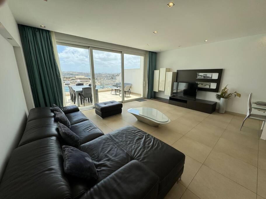 Penthouse -Centre Of Sliema - Best View In Malta Exterior photo